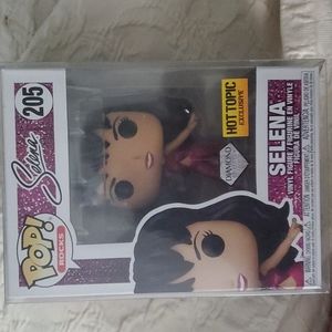 205 Rocks Selena Burgundy Diamond Collection Hot Topic Exclusive Funko Pop